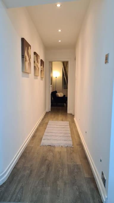 Luxury 1 Bedroom Flat In The Heart Of Wood Green Лондон Екстер'єр фото