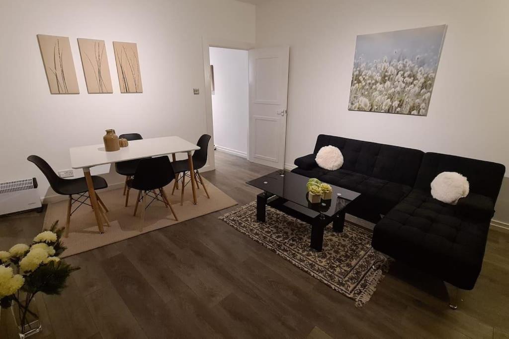 Luxury 1 Bedroom Flat In The Heart Of Wood Green Лондон Екстер'єр фото