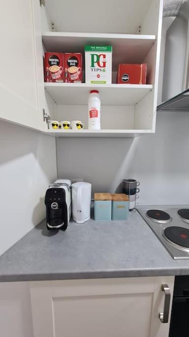 Luxury 1 Bedroom Flat In The Heart Of Wood Green Лондон Екстер'єр фото