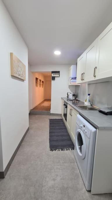 Luxury 1 Bedroom Flat In The Heart Of Wood Green Лондон Екстер'єр фото
