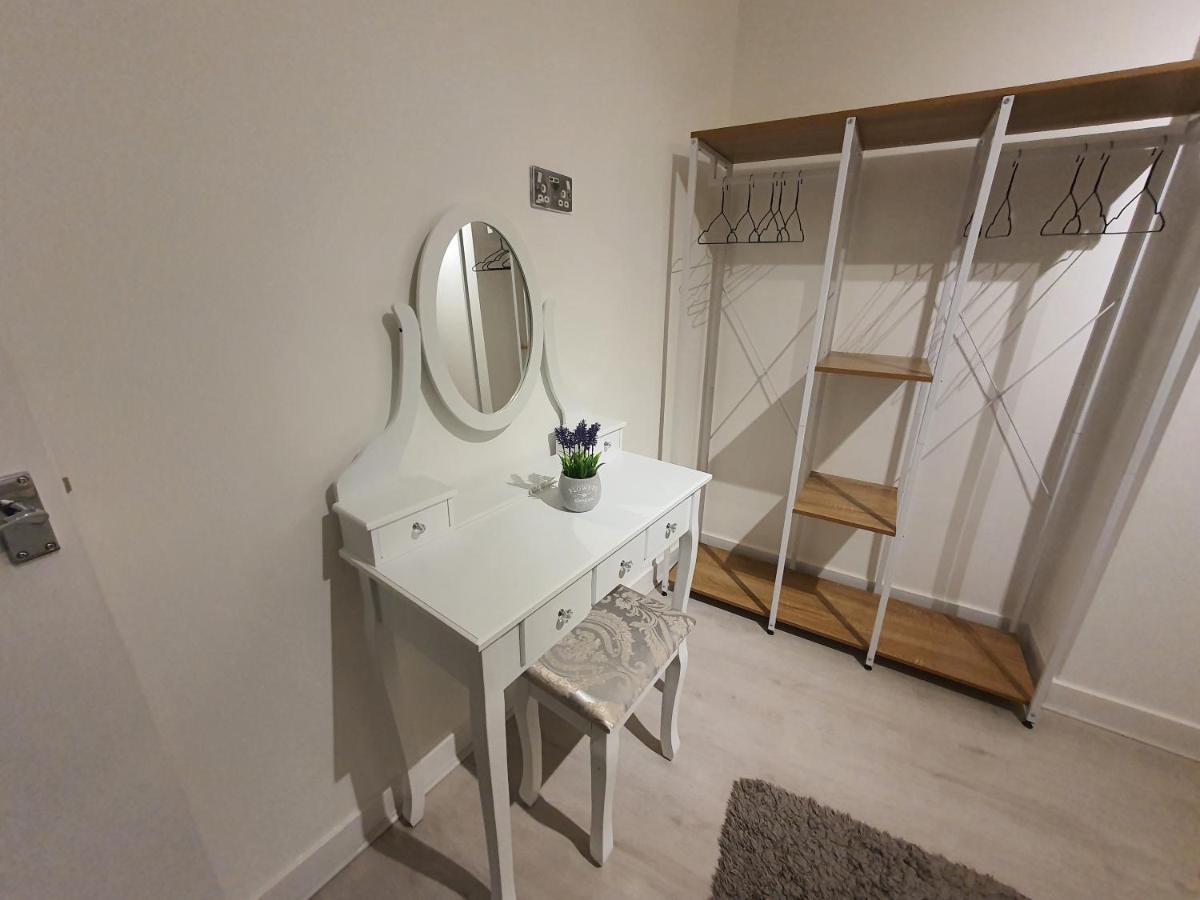 Luxury 1 Bedroom Flat In The Heart Of Wood Green Лондон Екстер'єр фото